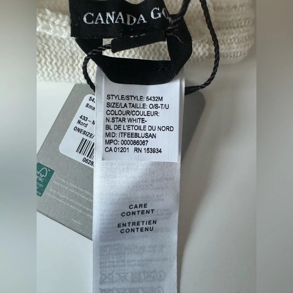 NWT Canada Goose Small Emblem Toque - Picture 6 of 6